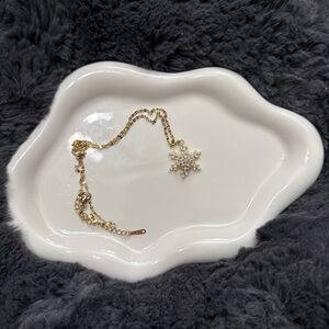 Elegant Gold Snowflake Pendant Necklace